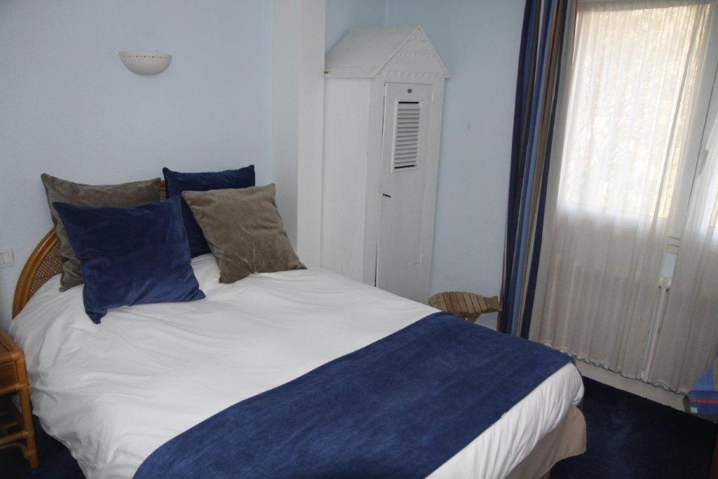 Hotel Le Suroit Perros-Guirec Pokój zdjęcie